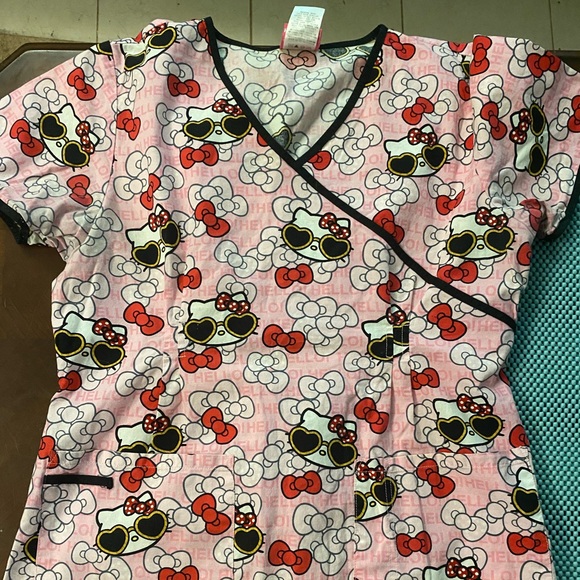 Hello Kitty Medium Scrub top - Picture 1 of 4